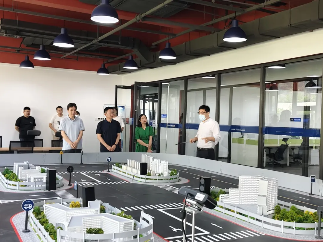 上海行健职业学院一行到访九州酷游教育科技集团参观研讨